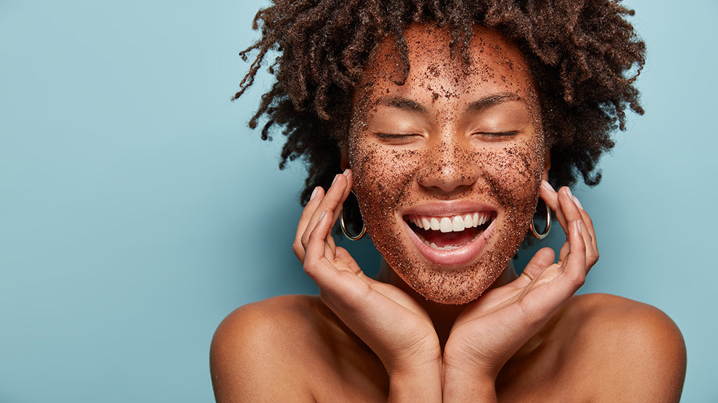 Exfoliation : pourquoi exfolier sa peau et quels sont les bienfaits ?