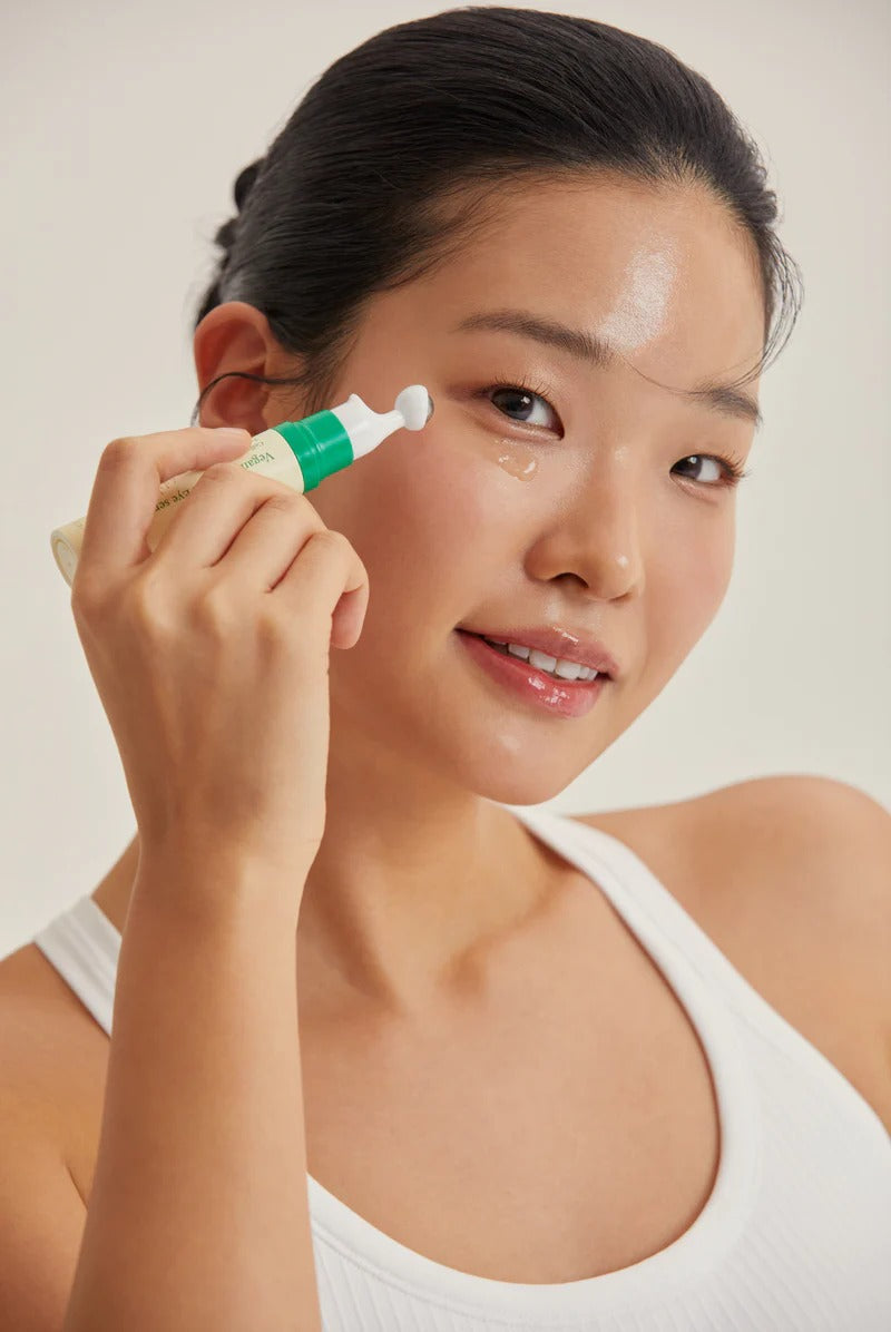 Contour des yeux : pourquoi utiliser une crème spécifique ?